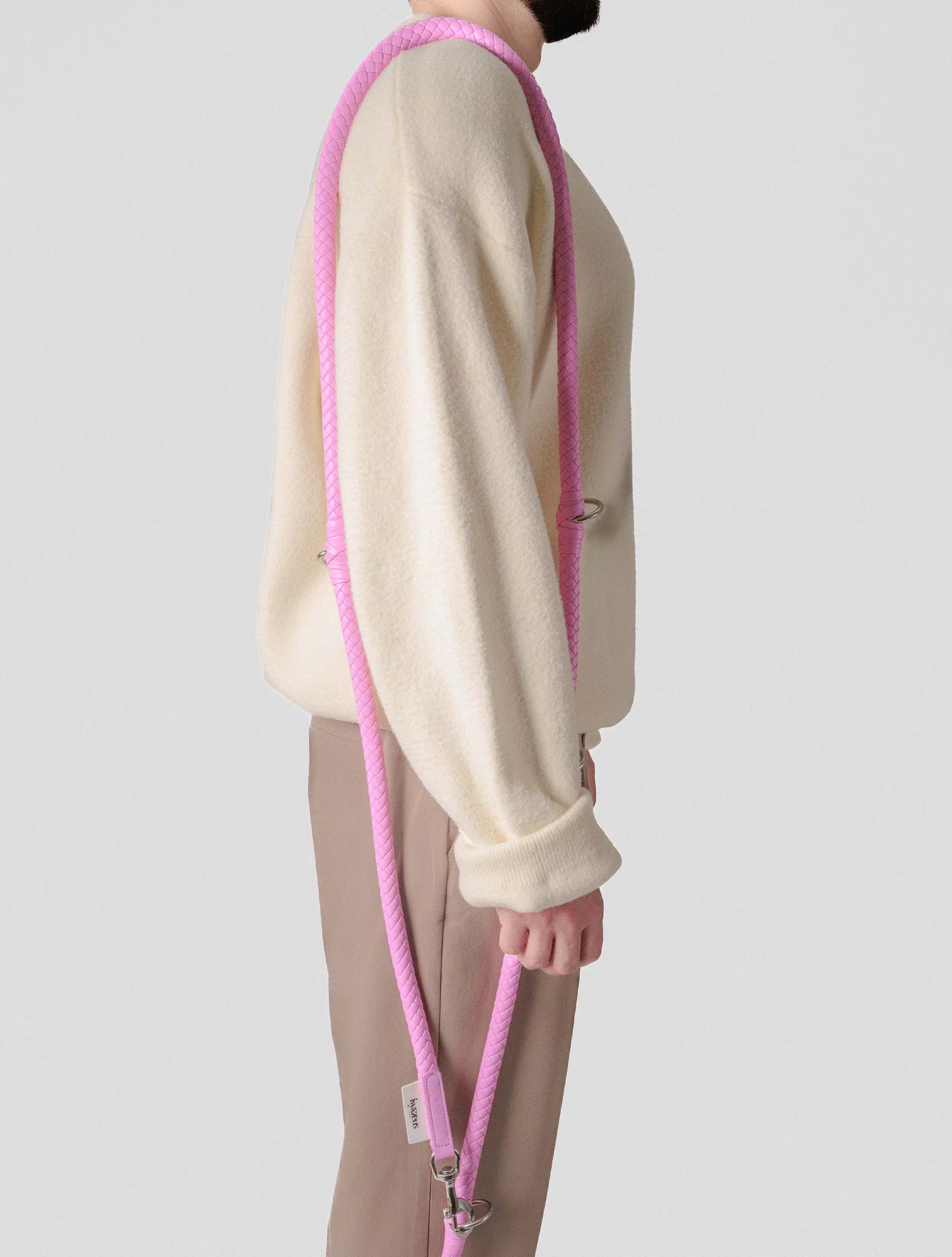 Refined Flexibility: The Daisy Leash in Rose