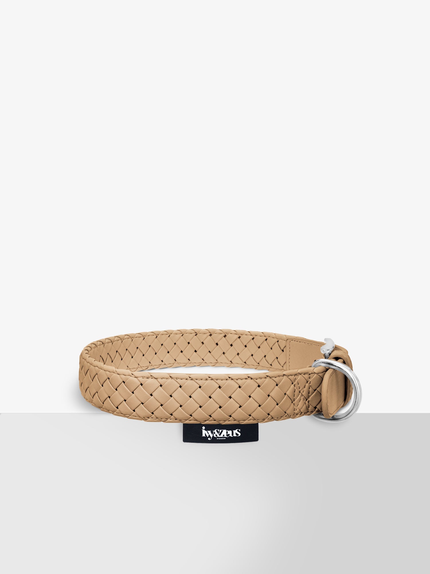 Geflochtenes Hundehalsband in Safari Beige, Studioaufnahme