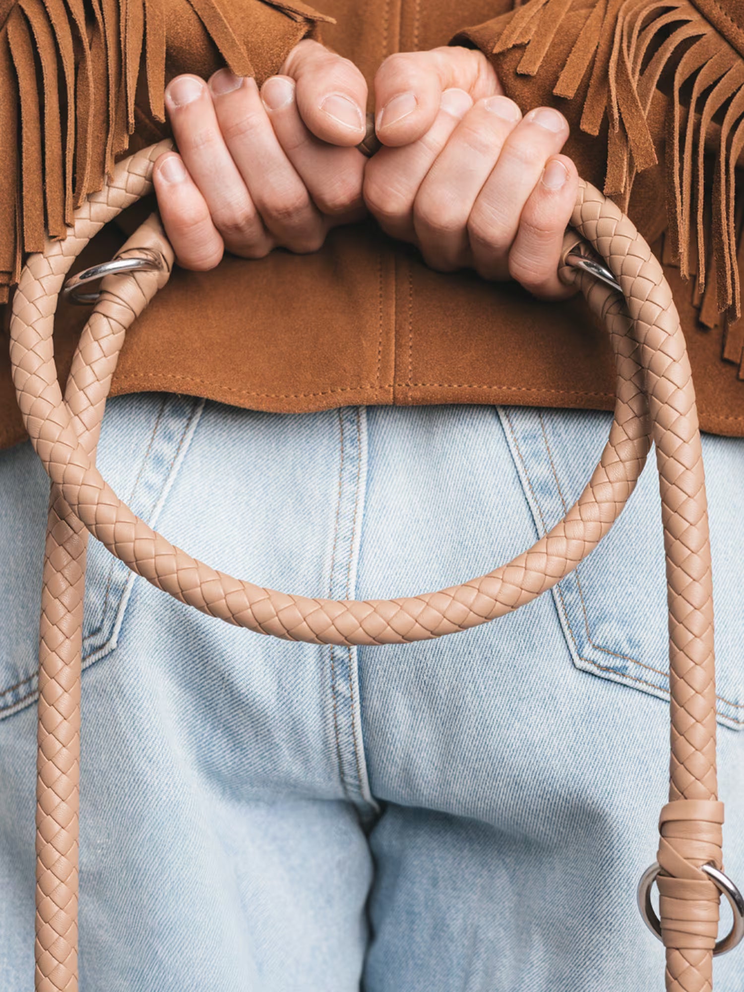 Refined Flexibility: The Safari Leash in Beige