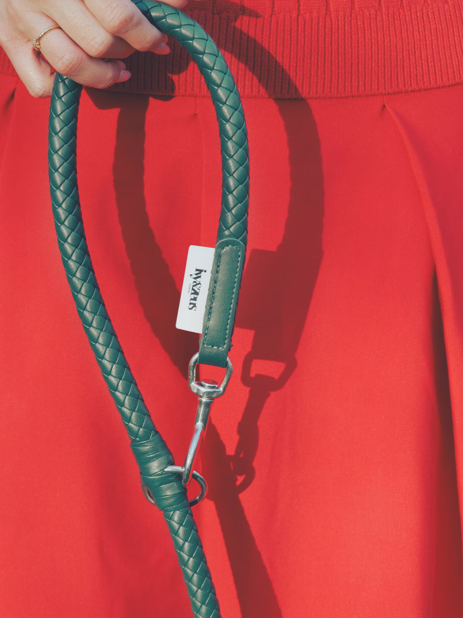 Refined Flexibility: The Forest Leash in Forest Green