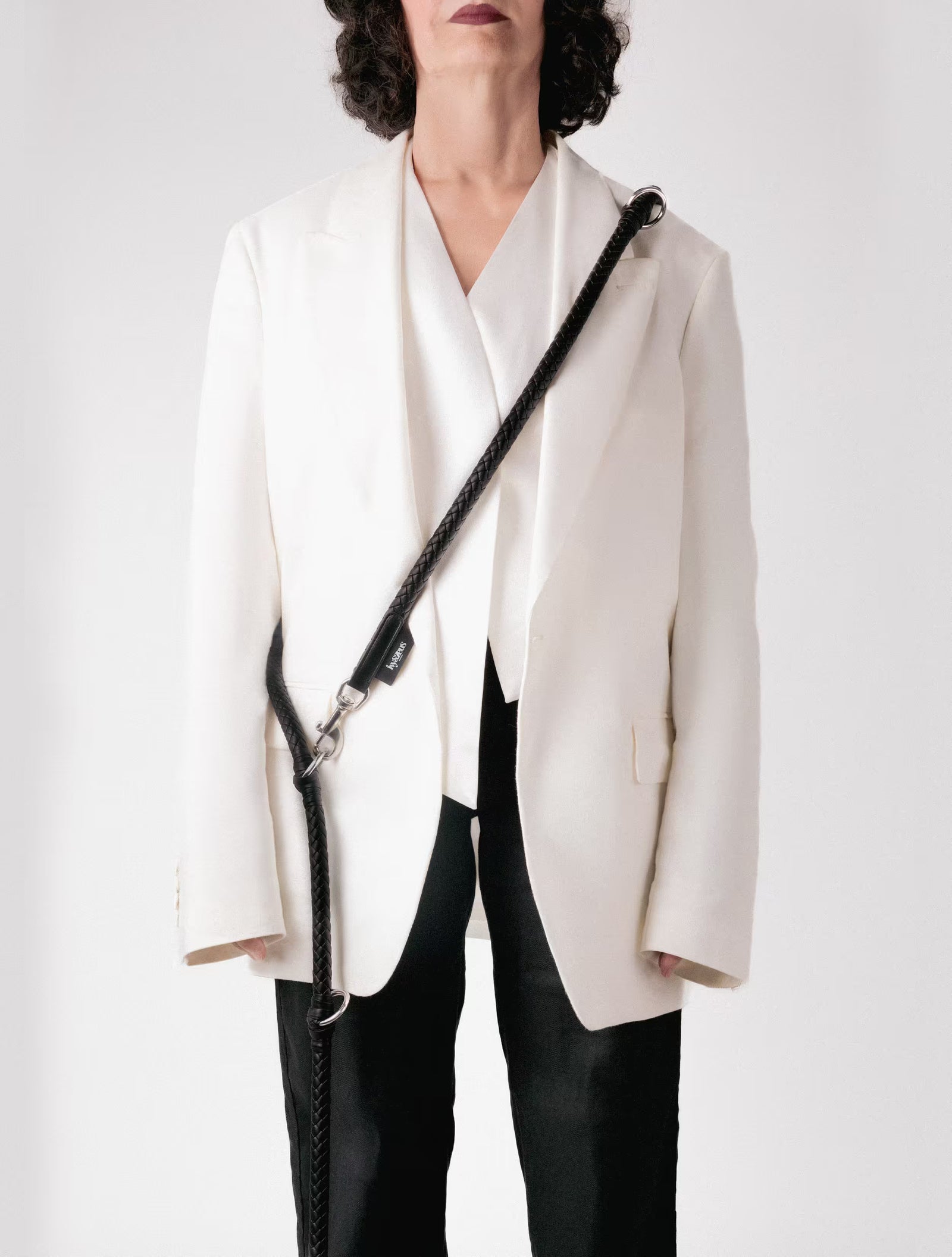 Refined Flexibility: The Panther Leash in Black